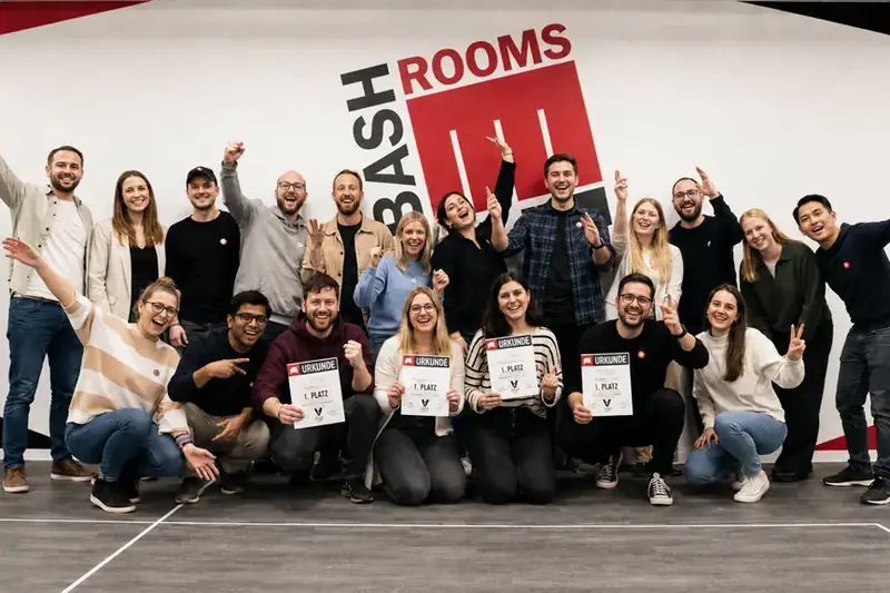 Große Gruppe bei der Spielshow von BASH ROOMS