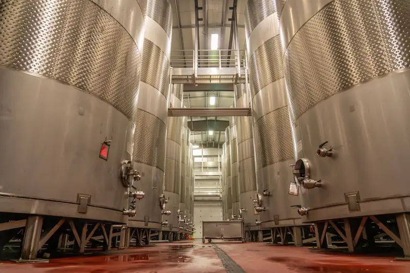 Gärtanks aus Edelstahl in einer Brauerei