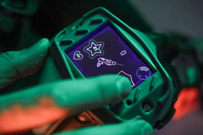 Display eines Lasertag-Geräts während des Spiels