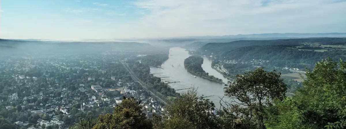Blick über Bonn und den Rhein mit dem Siebengebirge